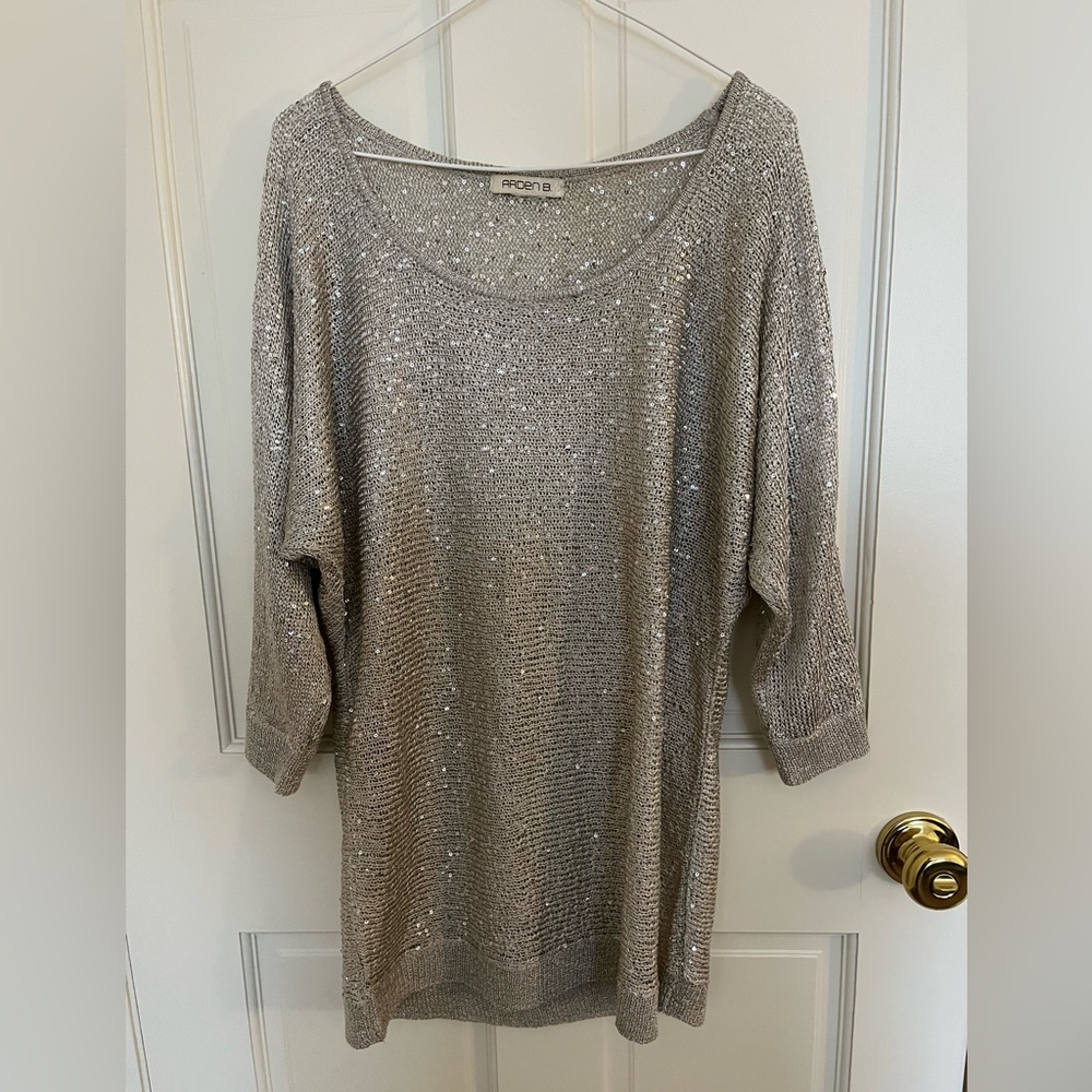 ARDEN B- Size L- Oversized Sequin Sweater